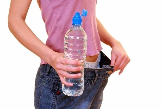 The necessary amount of water per day for weight loss